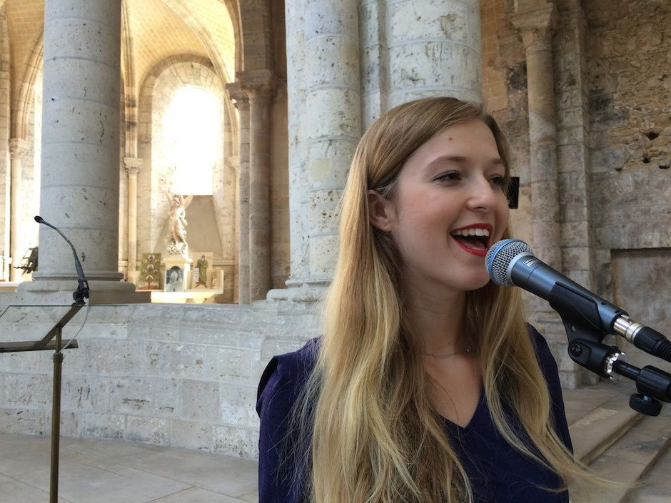 Chanteuse animatrice & pianiste pour messe de mariage, chanteurs pour animation cérémonie religieuse église Rouen Le Havre Dieppe SEINE-MARITIME 76 NORMANDIE