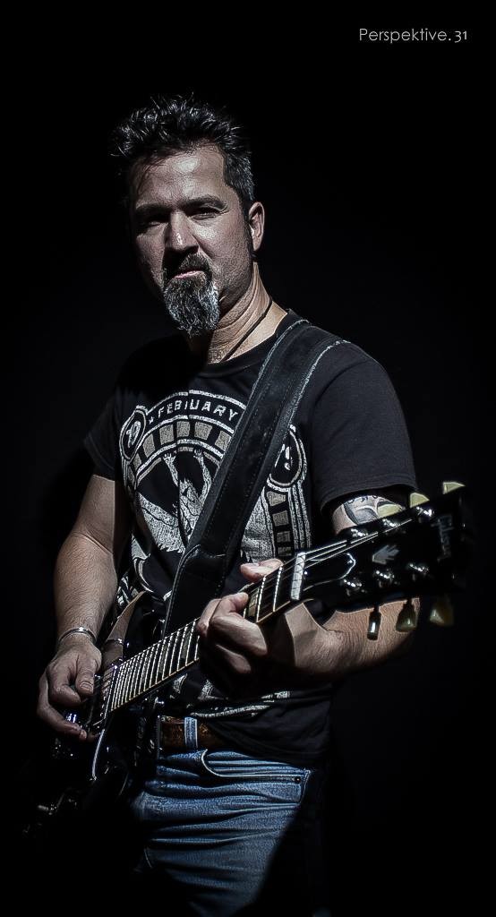 Rob - Rhythm Guitar, Backing Vocals (2015)