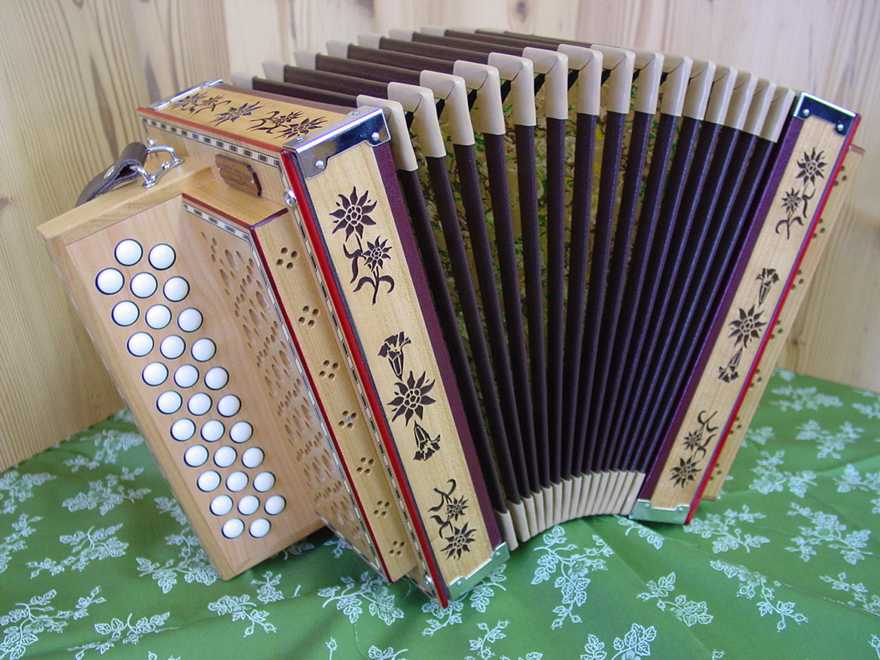 Modell Luxus/ Kirsche mit Edelweiß - Balgrahmen