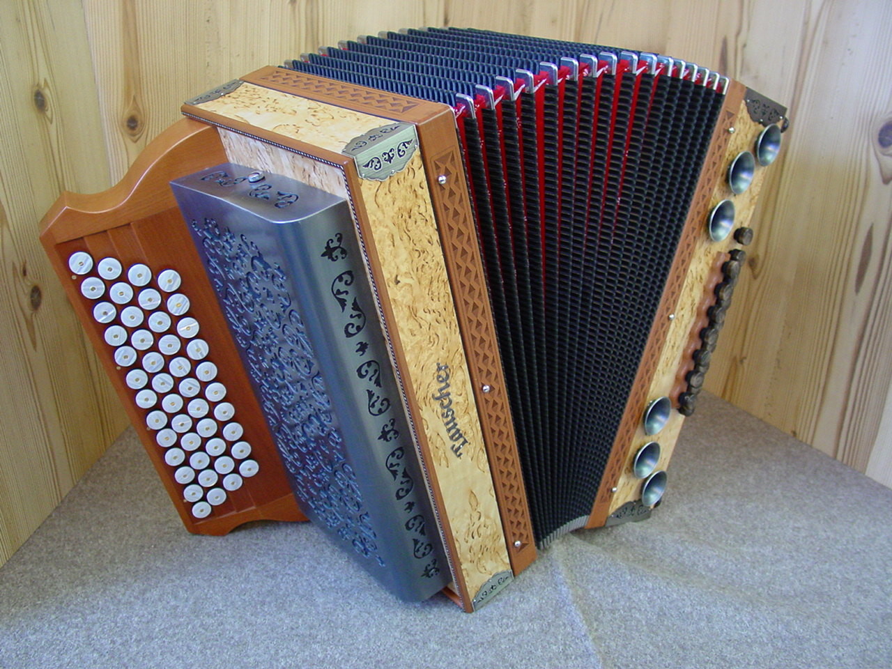 Birke Maser mit Altsilberbeschlägen 