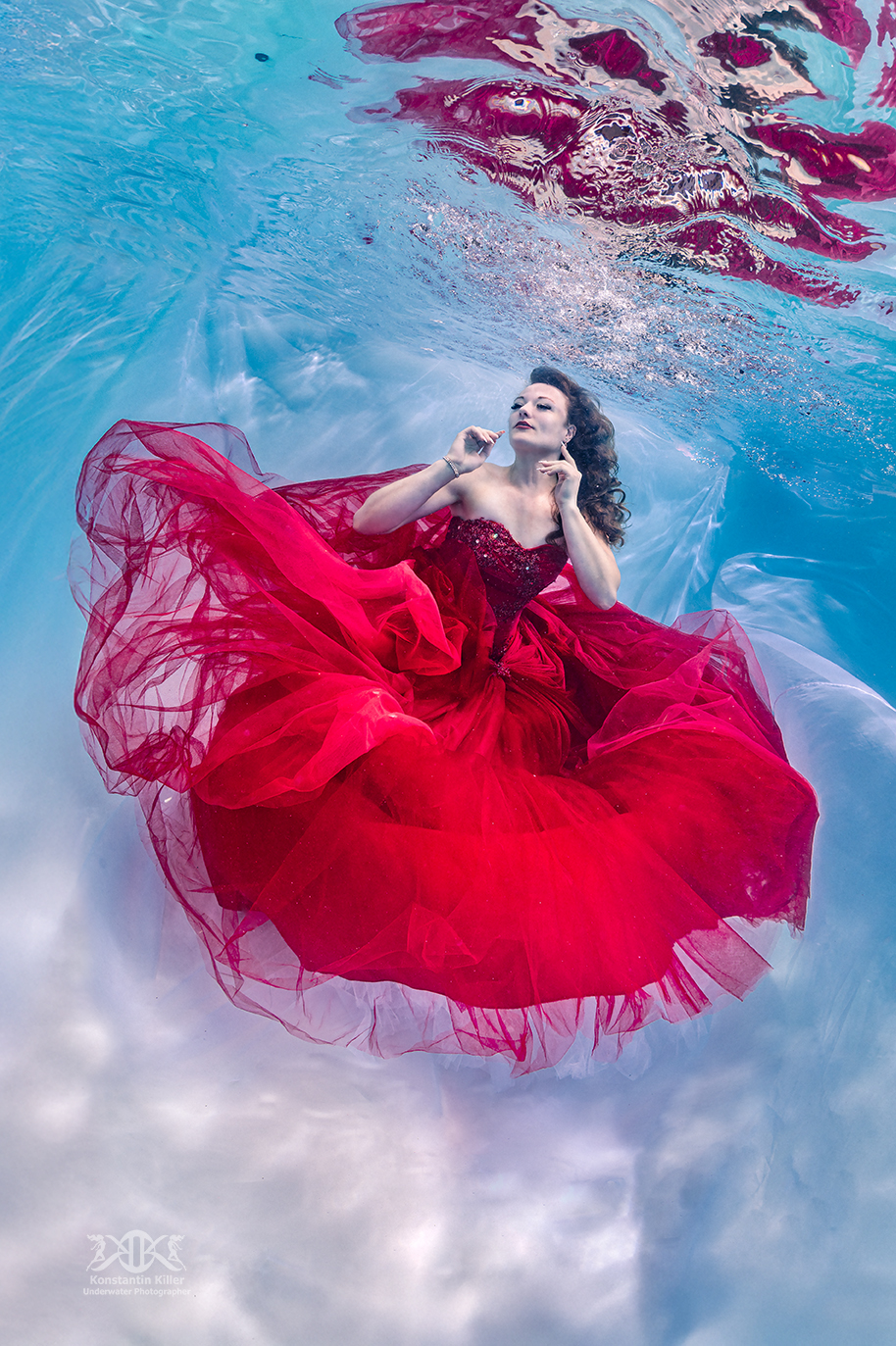 (C) Foto: Konstantin Killer, Unterwasser Model-Shooting im Pool, Fashionshooting unter Wasser 