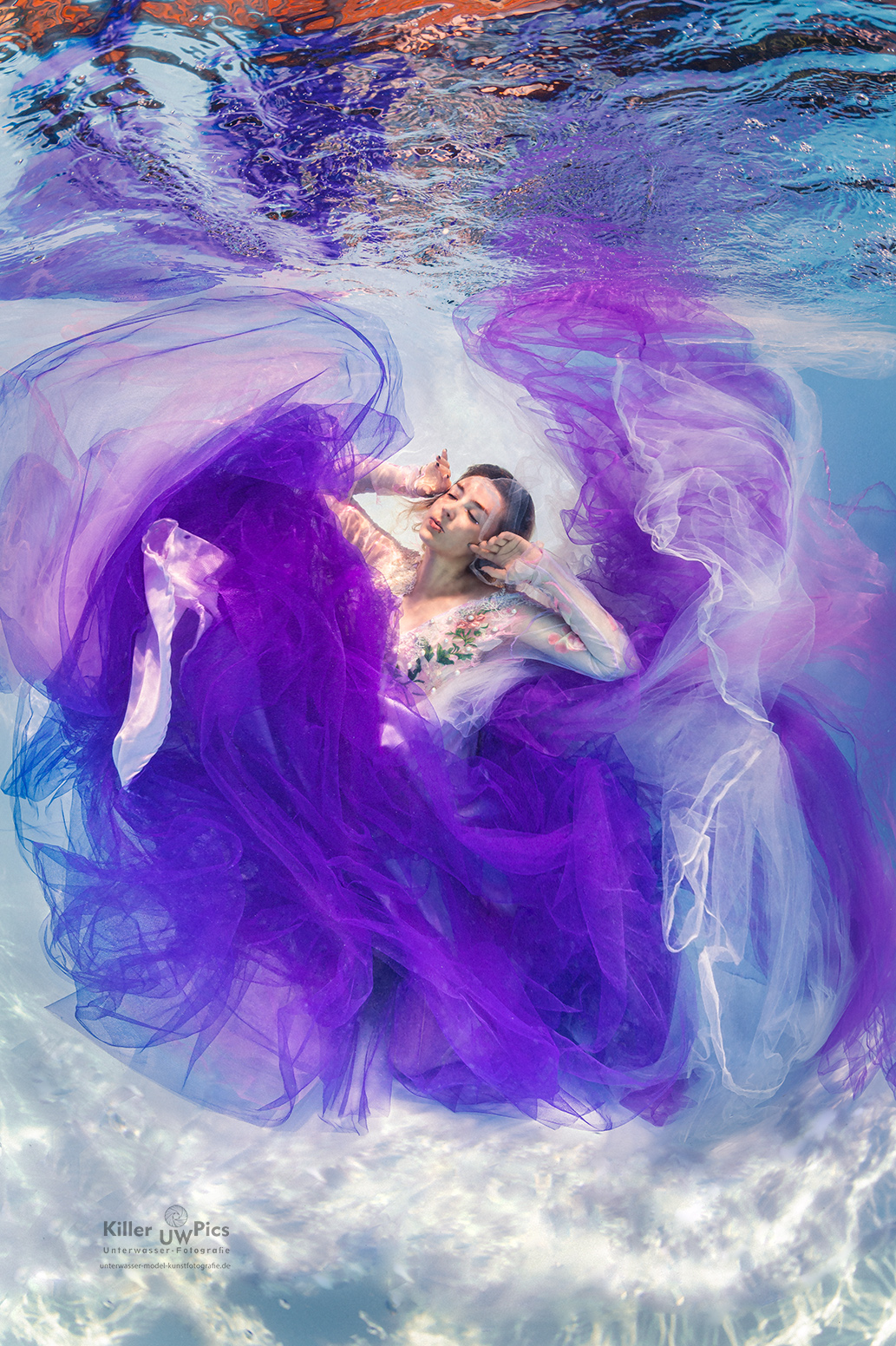 (C) Foto: Konstantin Killer, Unterwasser Model Shooting im Pool