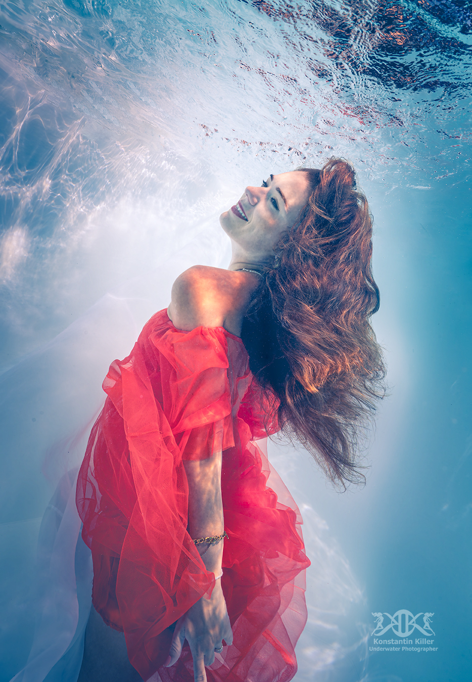(C) Foto: Konstantin Killer, Unterwasser Model-Shooting im Pool, Fashionshooting unter Wasser 