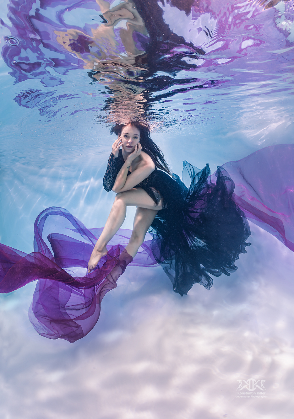 (C) Foto: Konstantin Killer, Unterwasser Model-Shooting im Pool, Fashionshooting unter Wasser 