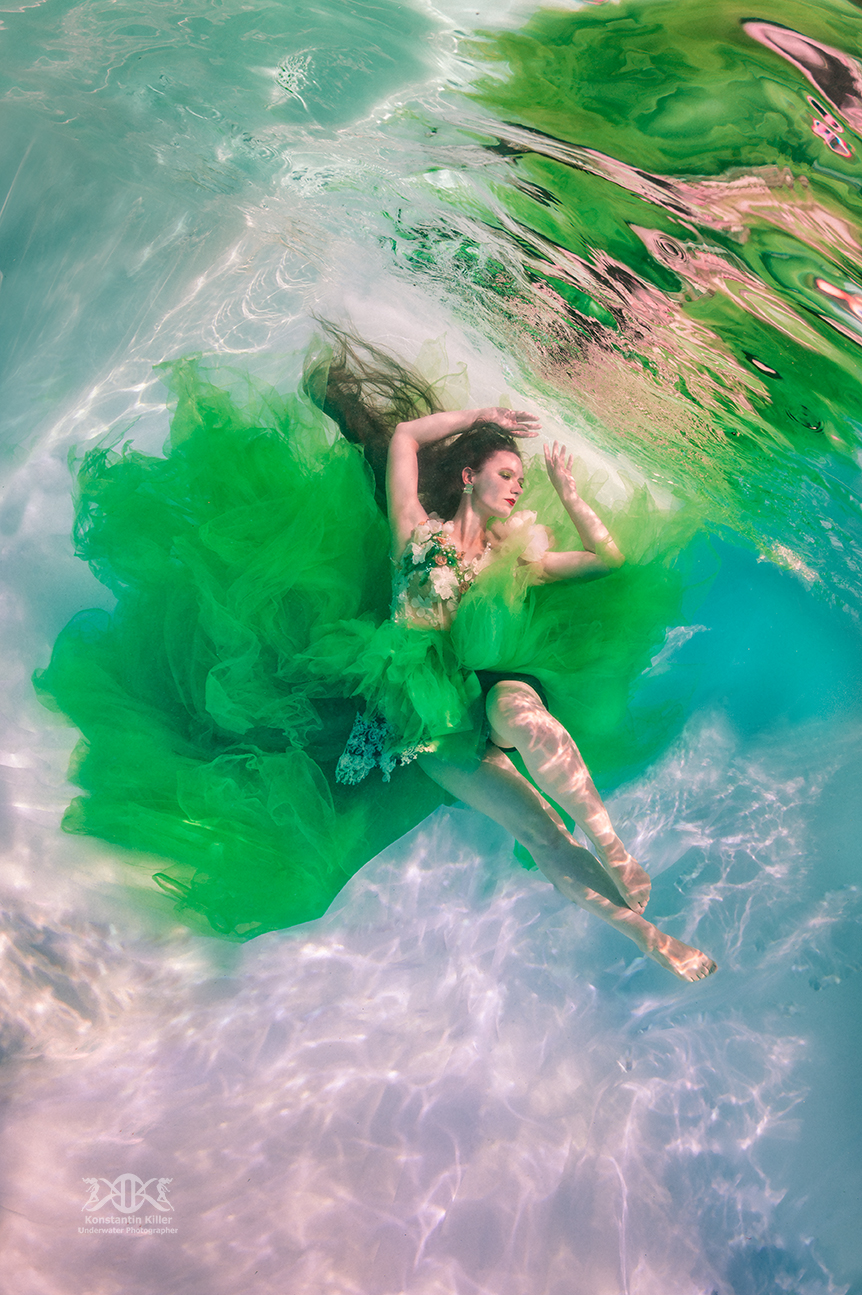 (C) Foto: Konstantin Killer, Unterwasser Model-Shooting im Pool, Fashionshooting unter Wasser 