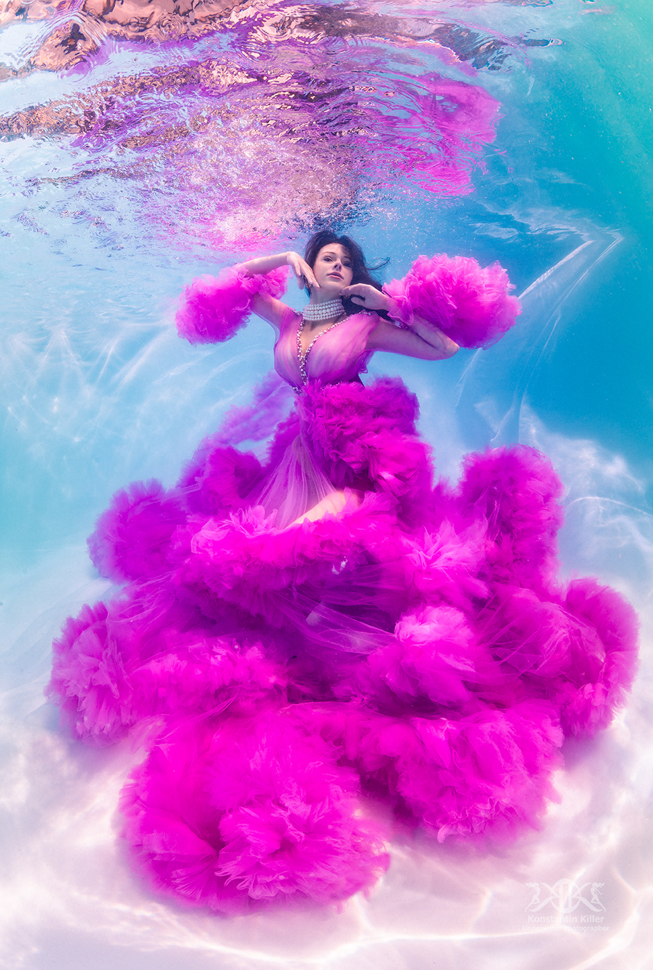 (C) Foto: Konstantin Killer, Unterwasser Model-Shooting im Pool, Fashionshooting unter Wasser 