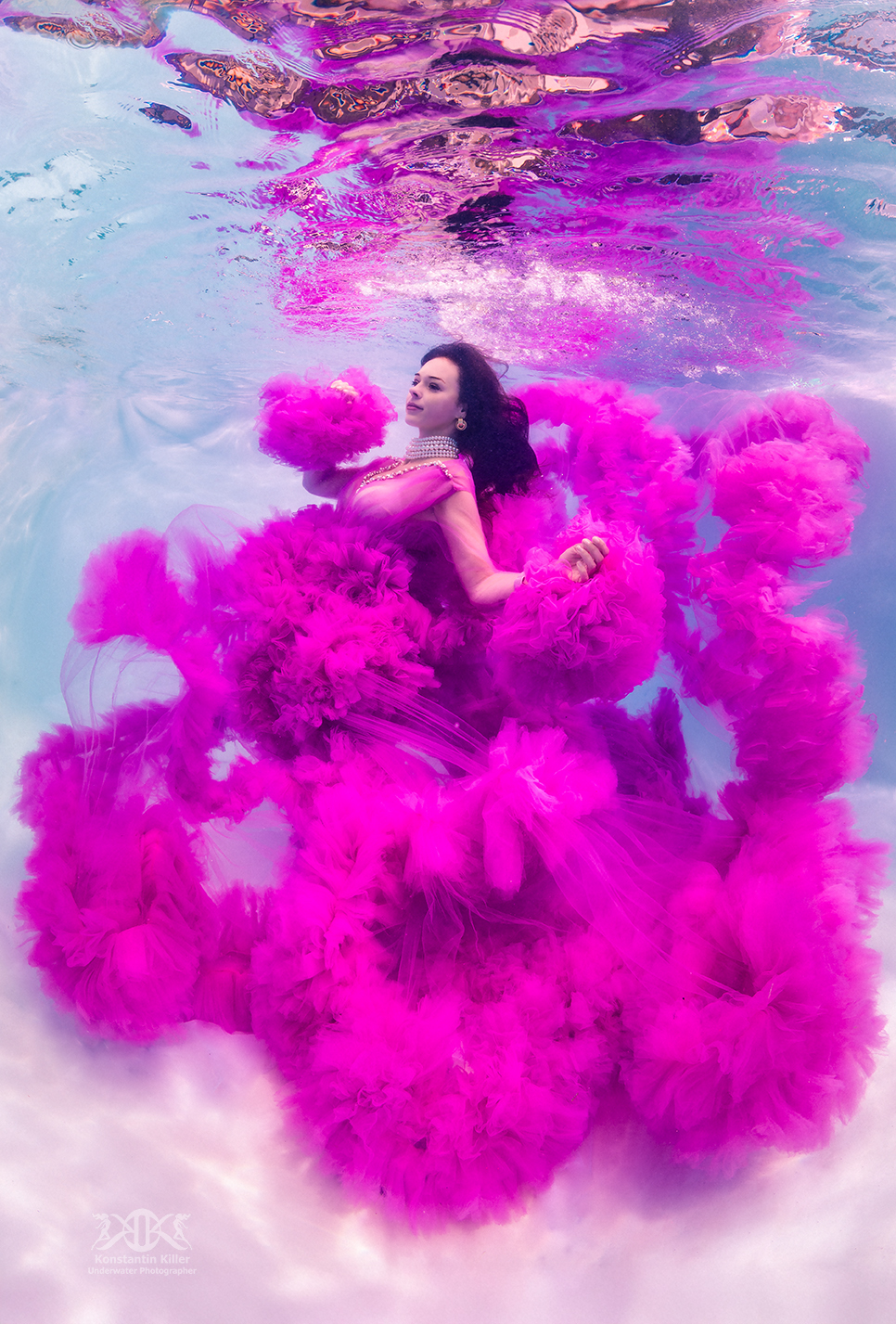 (C) Foto: Konstantin Killer, Unterwasser Model-Shooting im Pool, Fashionshooting unter Wasser 