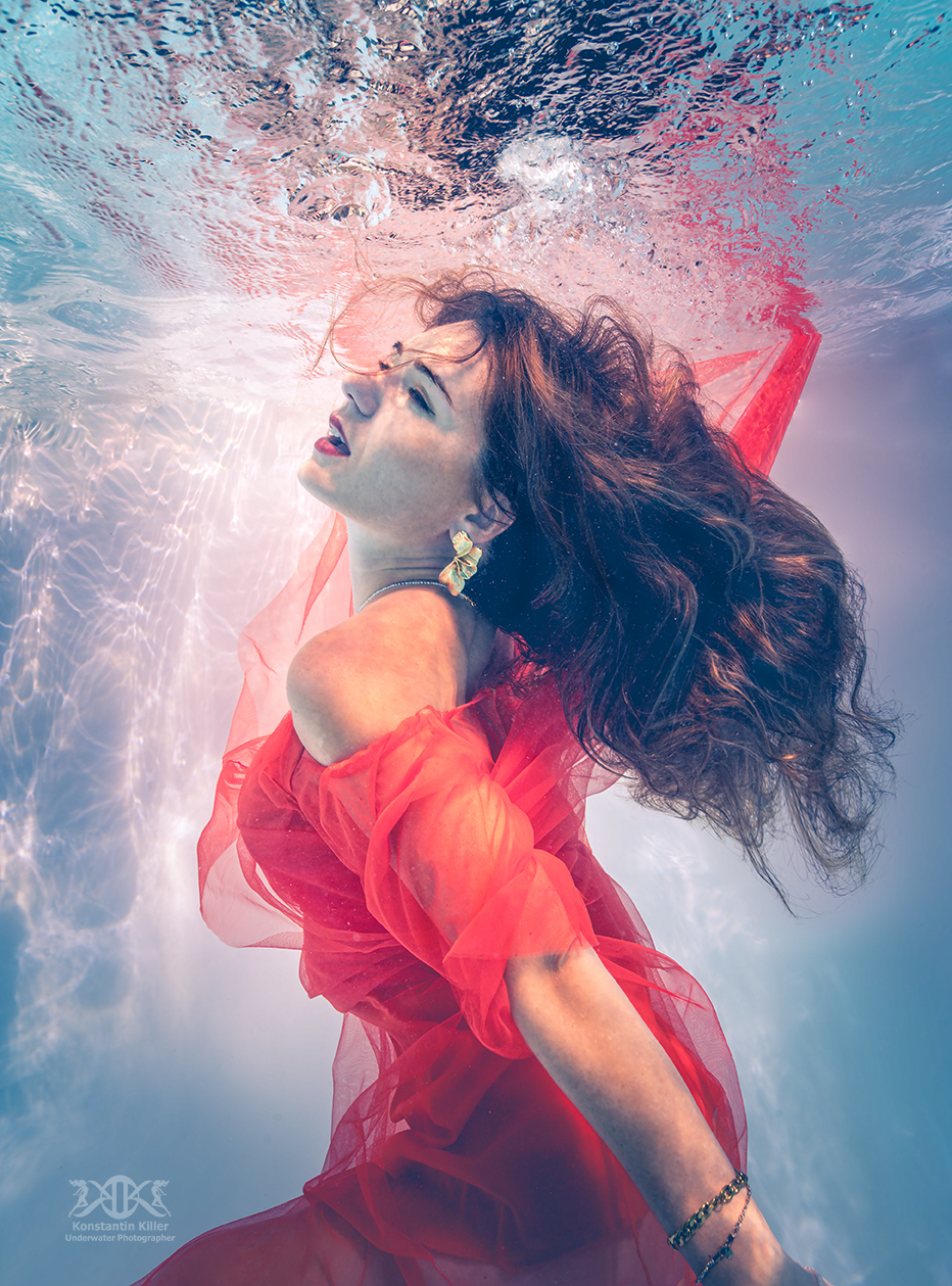 (C) Foto: Konstantin Killer, Unterwasser Model-Shooting im Pool, Fashionshooting unter Wasser 