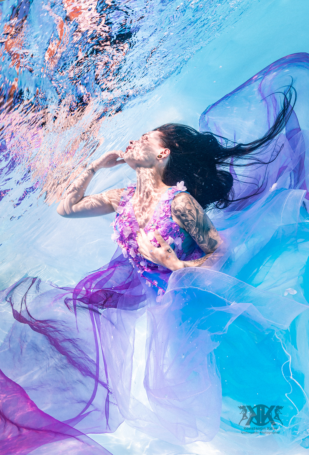 (C) Foto: Konstantin Killer, Unterwasser Model Shooting im Pool