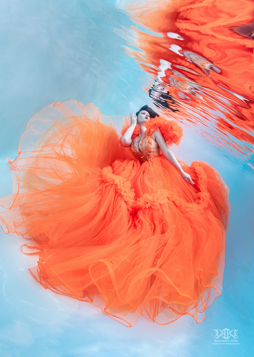 (C) Foto: Konstantin Killer, Unterwasser Model-Shooting im Pool, Fashionshooting unter Wasser 