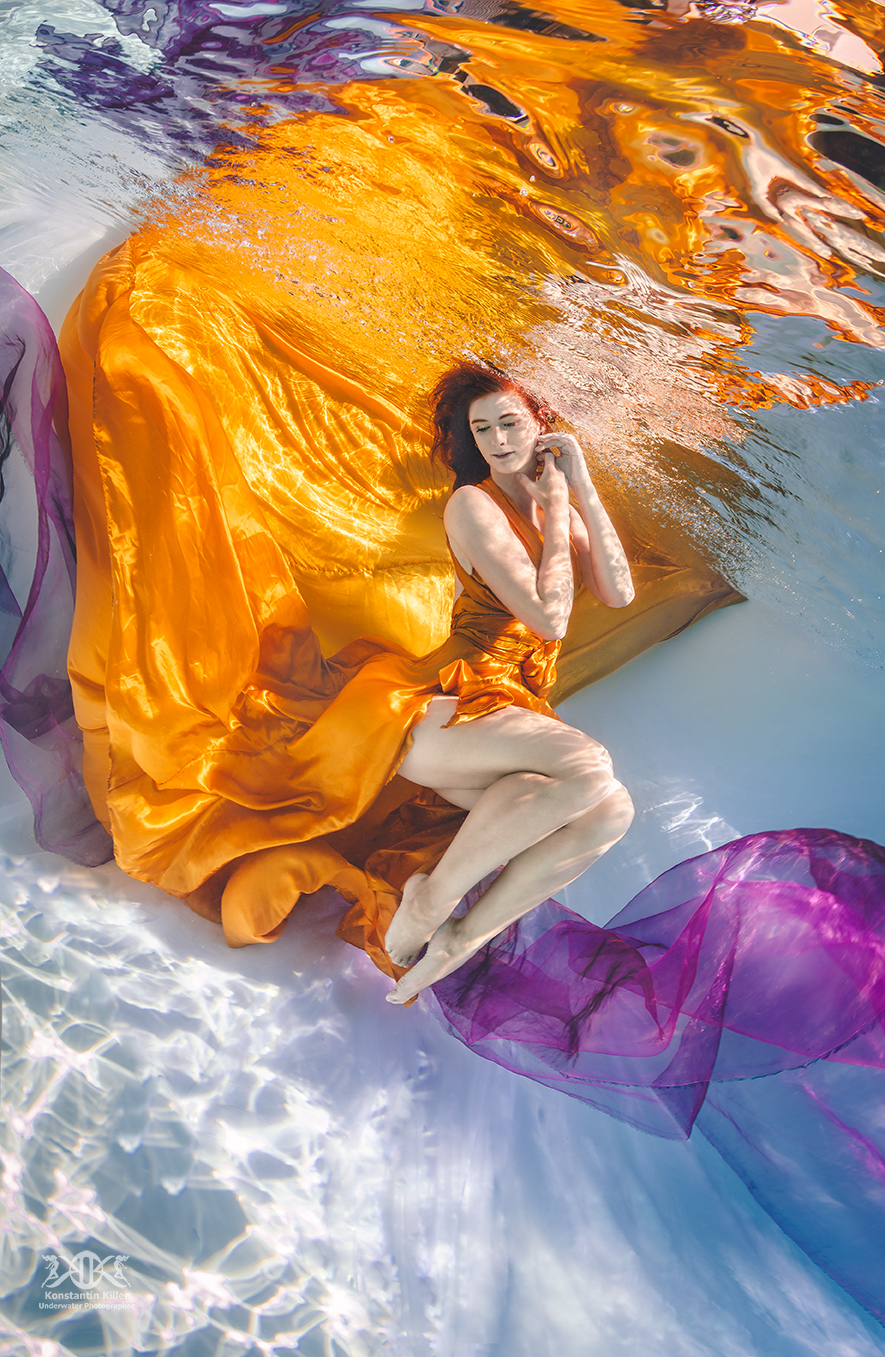 (C) Foto: Konstantin Killer, Unterwasser Model-Shooting im Pool, Fashionshooting unter Wasser 