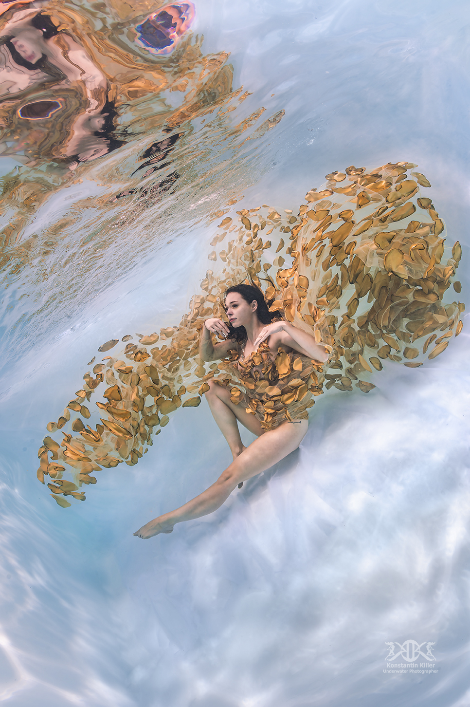 (C) Foto: Konstantin Killer, Unterwasser Model-Shooting im Pool, Fashionshooting unter Wasser 