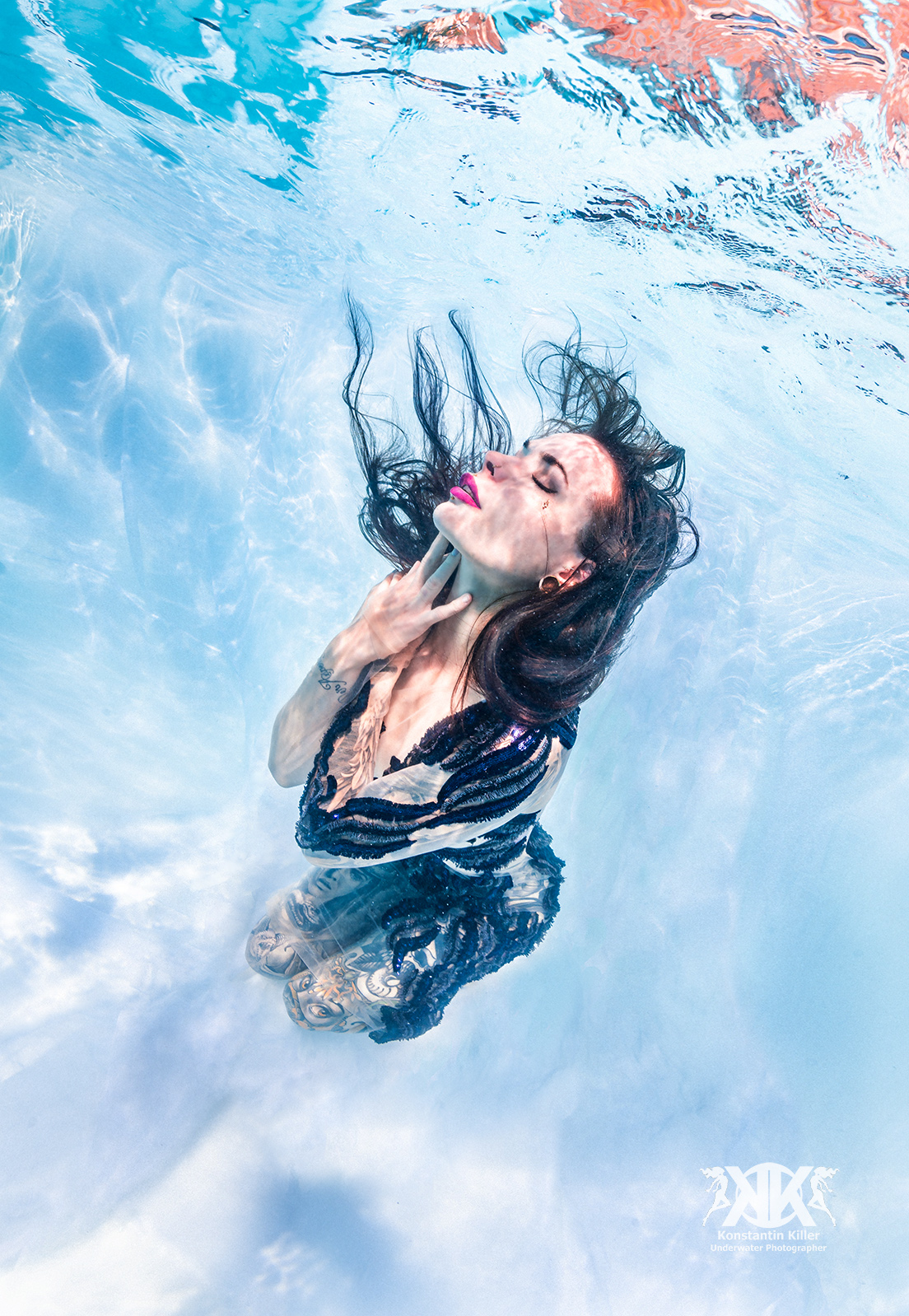 (C) Foto: Konstantin Killer, Unterwasser Model Shooting im Pool