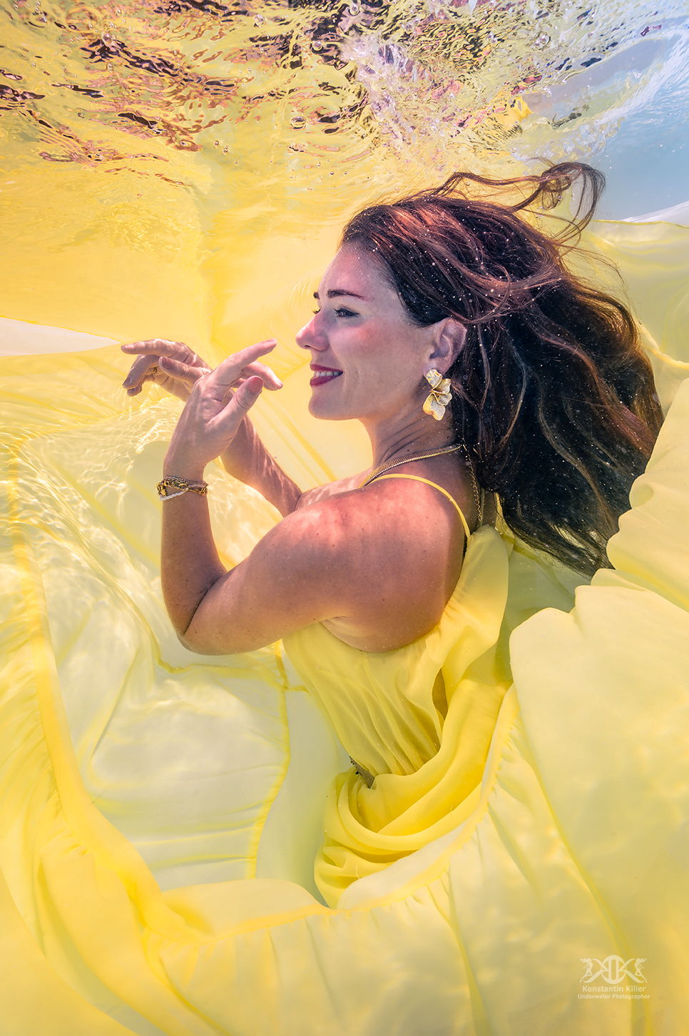 (C) Foto: Konstantin Killer, Unterwasser Model-Shooting im Pool, Fashionshooting unter Wasser 