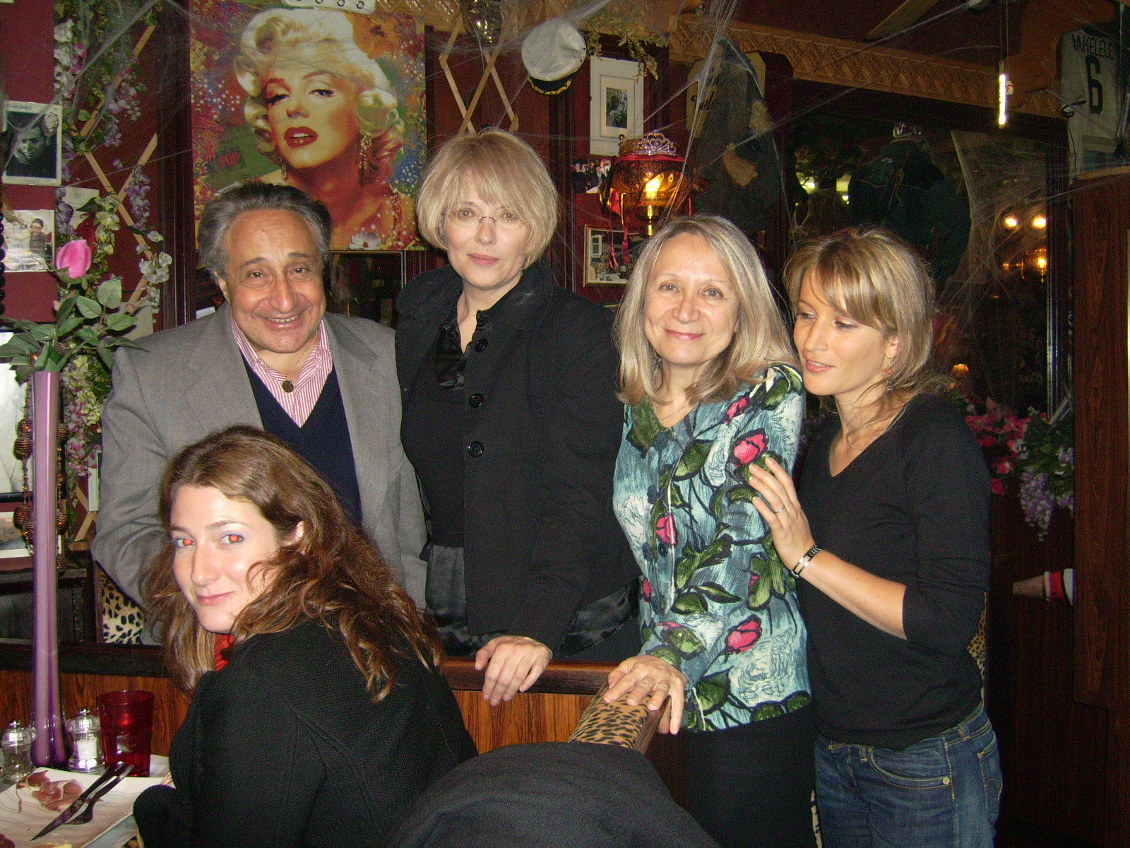 Eniko Szilagyi et les amis du PJE, après le concert au Déjazet, nov 2007