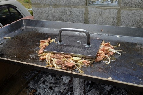 アツアツ鉄板プレス料理オサエちゃん