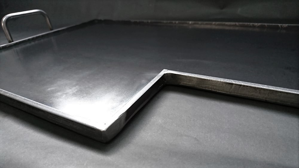 オーダー鉄板ご紹介№65　鉄板は角と丸だけじゃない、逆L型鉄板登場
