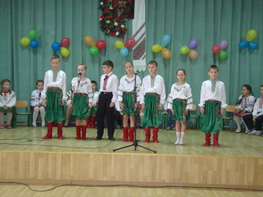 Виступають справжні козаки і козачки