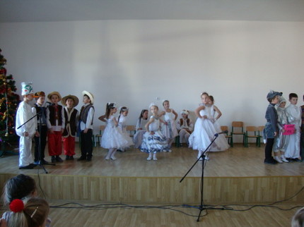 Виступає 3-ій клас (кл. кер. Швагуляк В. І.)