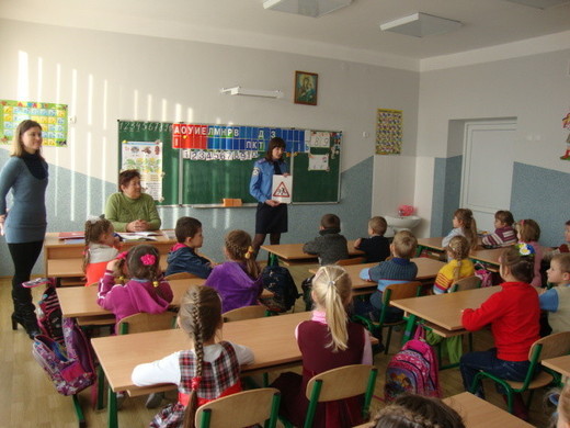 Перші класи знайомляться з ПДР