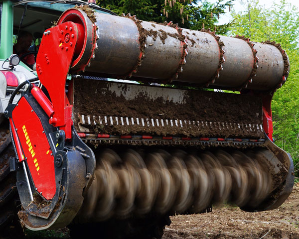 STARSOIL II mit hydraulischen Mulchkufen