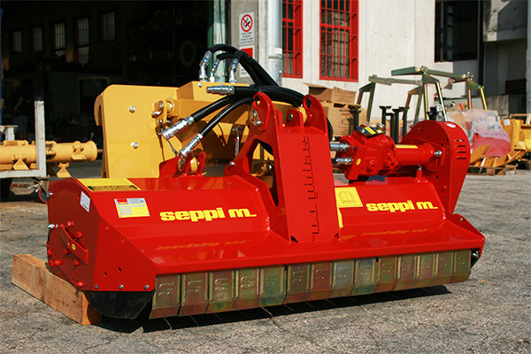 Hydraulischer Mulcher SEPPI M. SMWA skid steer mit Klappen-Frontschutz