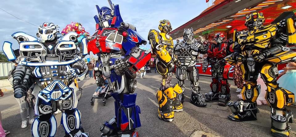 robot , france , animation , spectacle de rue , fete foraine , show transformers , performer transformers , bumblebee , optimus prime , centre commercial