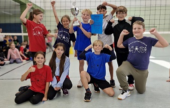 Turnier "Ball über die Schnur"