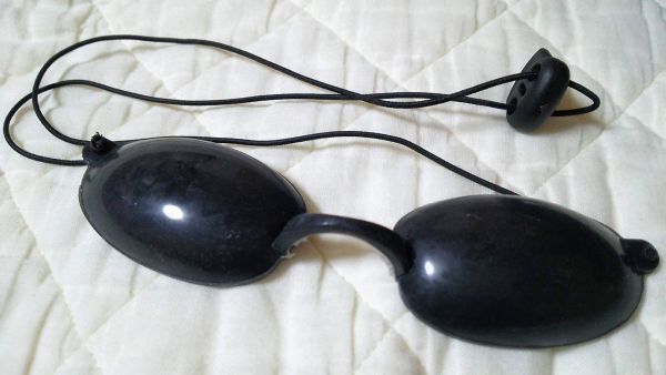 脱毛器ケノンを使用する際に使った、遮光ゴーグル。