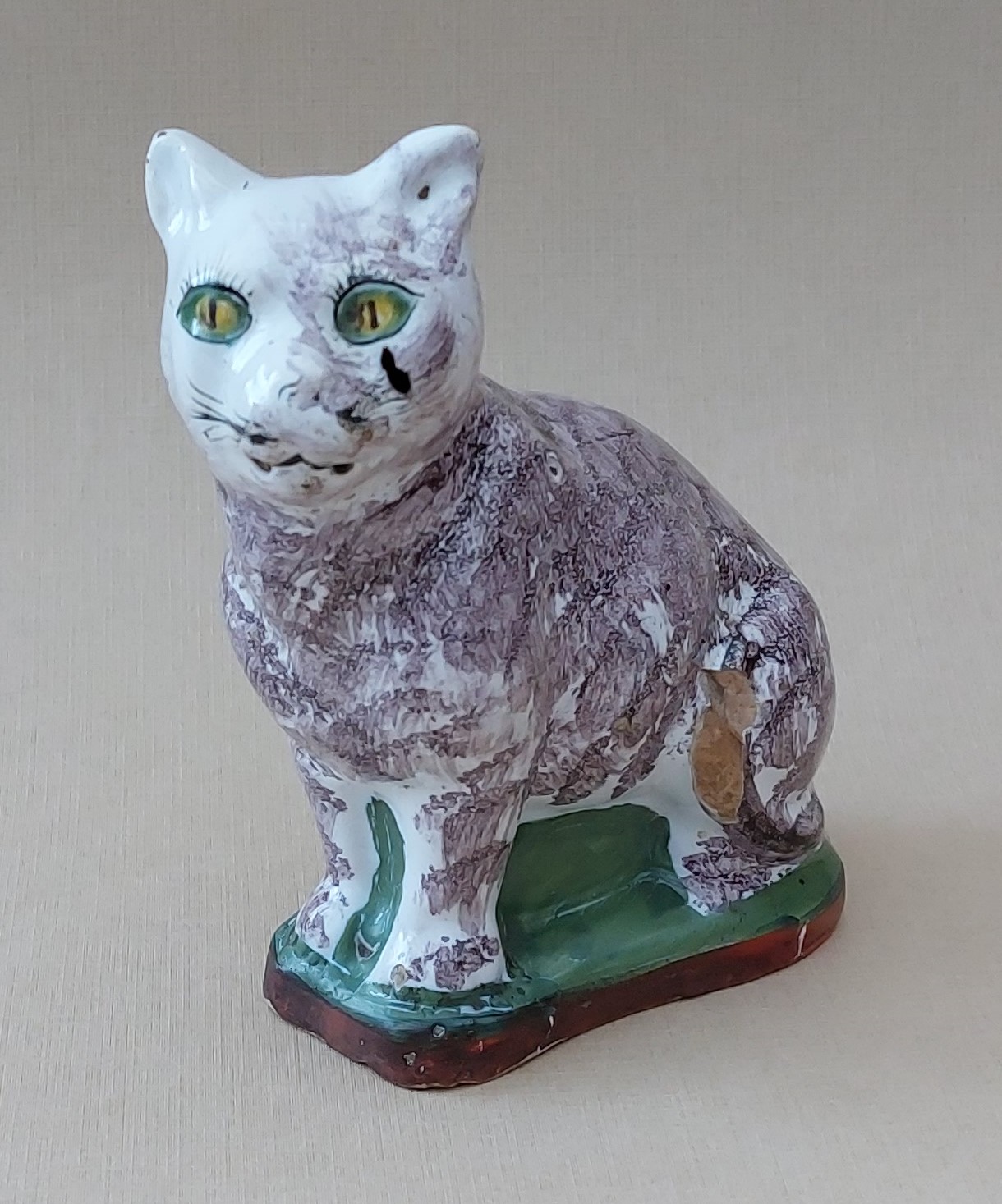 Statuette - Haut. 14 Long. 12.5 Larg. 6 : statuette de chat. Les statuettes de Sinceny sont rares.