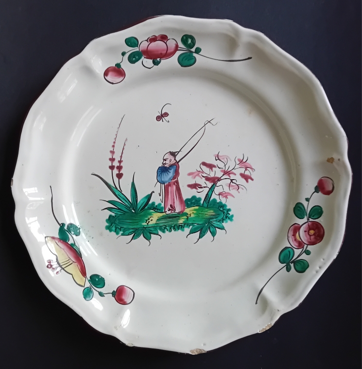 Assiette au chinois - Diam. 22.5 :c'est le modèle le plus fréquent de ce type de production.