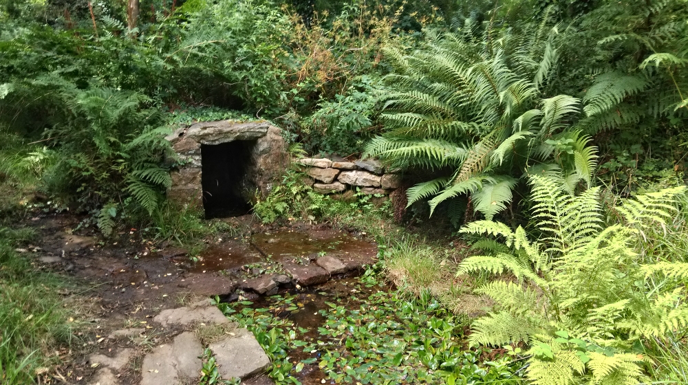 13 - La fontaine et le lavoir de Kernaval