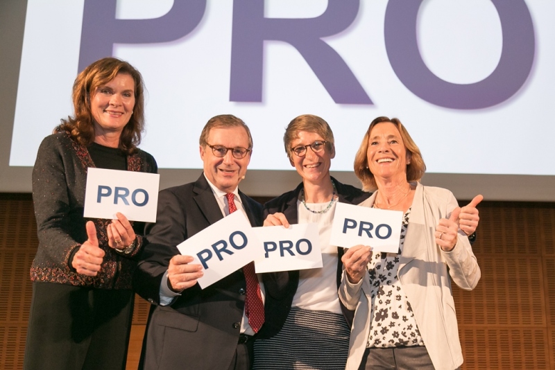 Foto: Treudis Nass für KiO, v.l.n.r.: Ulrike Nasse Meyfarth, Jan Hofer, Franziska Liebhardt, Cornelia Hanisch sind PRO Widerspruchslösung