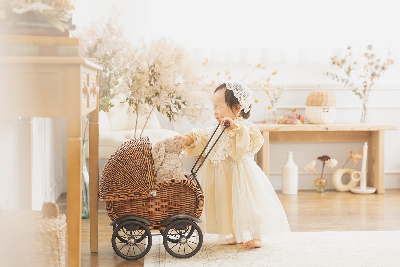 １歳のバースデーフォトの女の子の写真