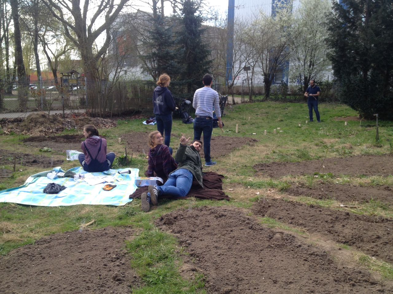 Im Garten wird nicht immer nur gearbeitet. Am 09. April haben wir das tolle Wetter für ein kleines Picknick und eine Runde Wikingerschach genutzt.