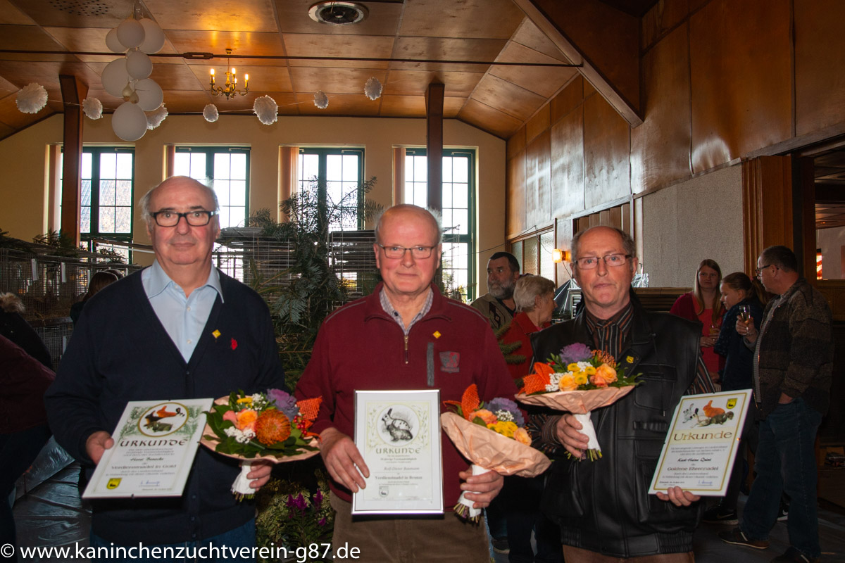 Horts Benecke, Rolf-Dieter Baumann und Karl-Heinz Quint mit ihren Auszeichnungen