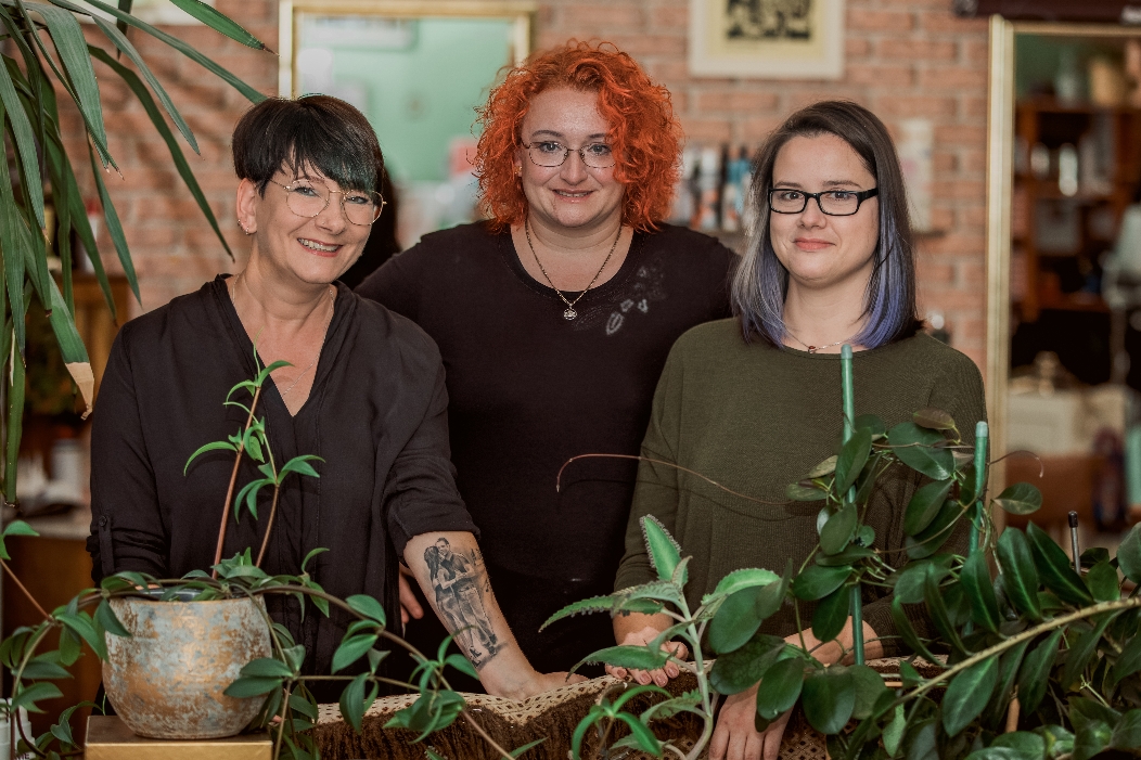 von links nach rechts Inhaberin Sandra Adam, Christina Brack, Sandra Dannat