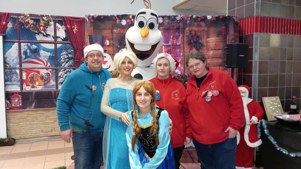 Spectacle de Noël Marché de Noël de Coudekerque Branche et Les Straetepoppes 