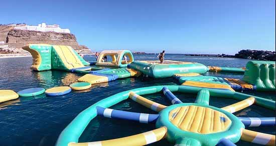 circuito de hinchables humor amarillo en las palmas