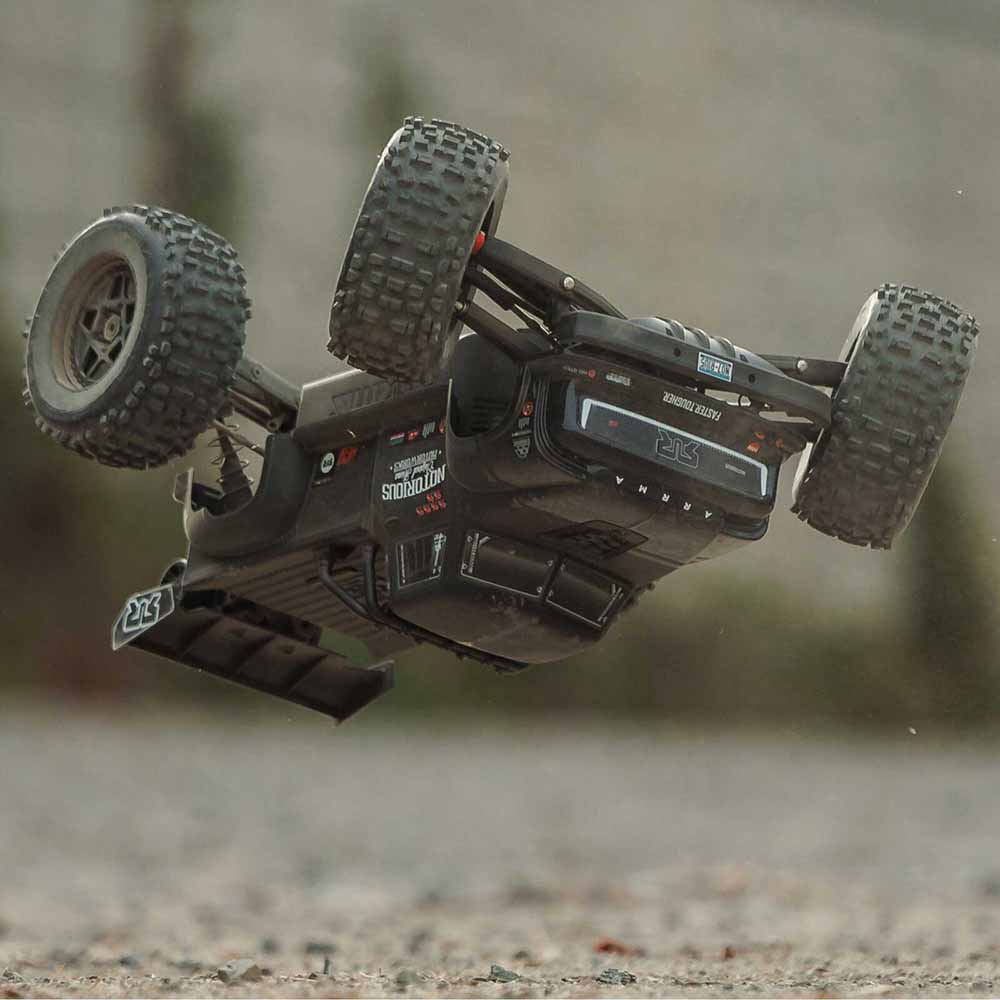 Warum der Arrma Notorious 6S V6 RC Stunt Truck dein nächstes Abenteuer sein sollte!