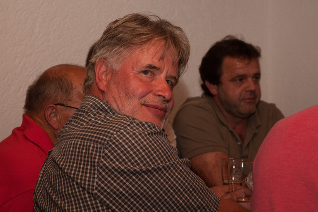 ein besorgter Blick auf seine Kamera