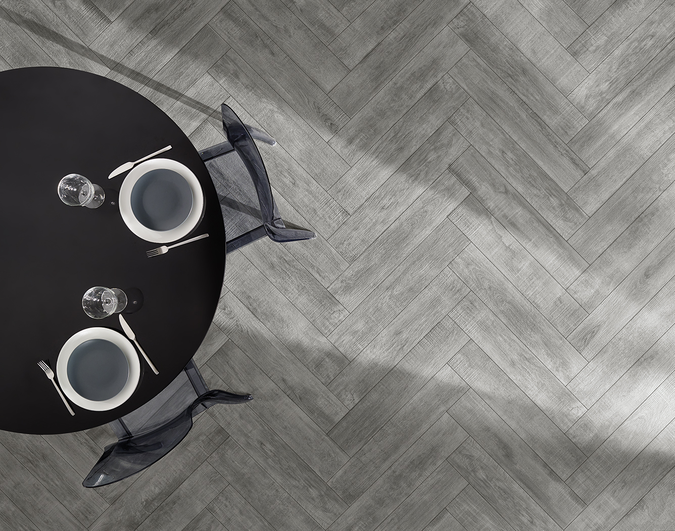 Fliesen in Holzoptik hellgrau