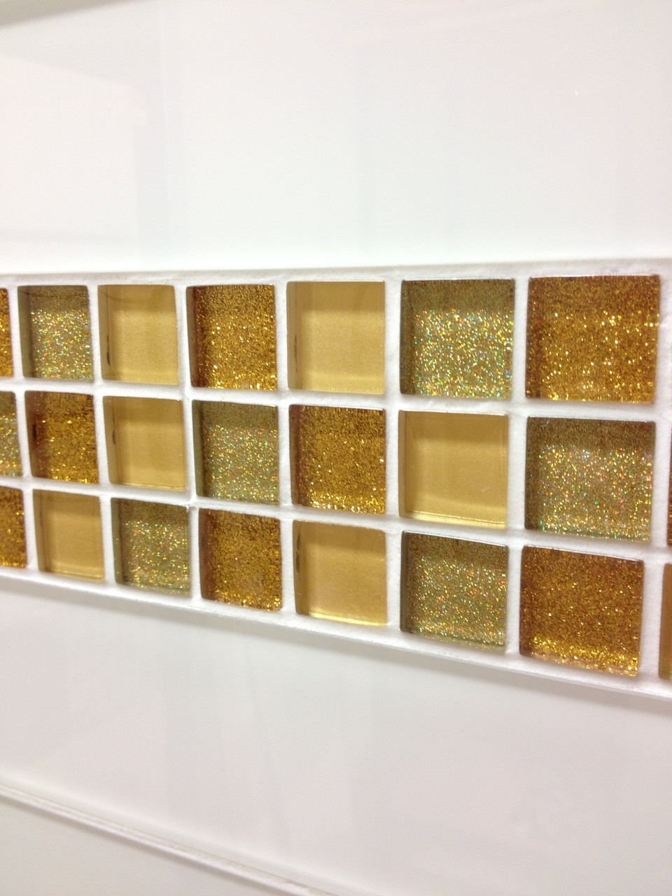 Fliesen mit Glasdekor