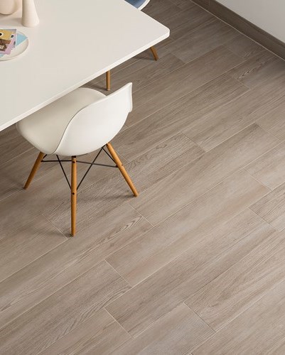 Fliesen in Holzoptik hell