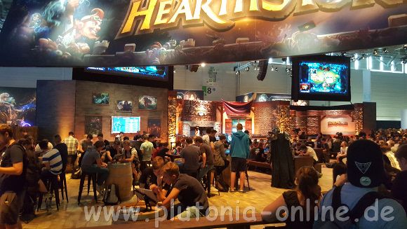 Gasthausatmosphäre bei Hearthstone auf der Gamescom 2017