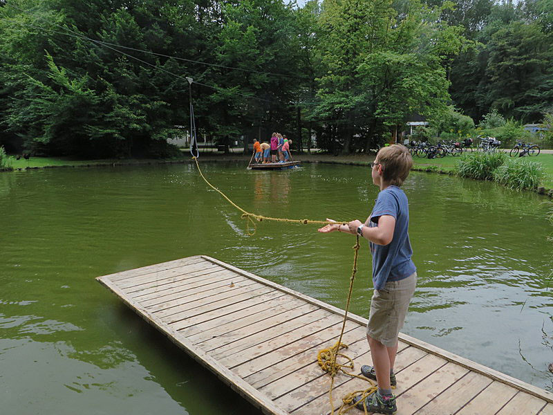 Aber auch die Seilbahn über den Teich wurde kräftig genutzt.