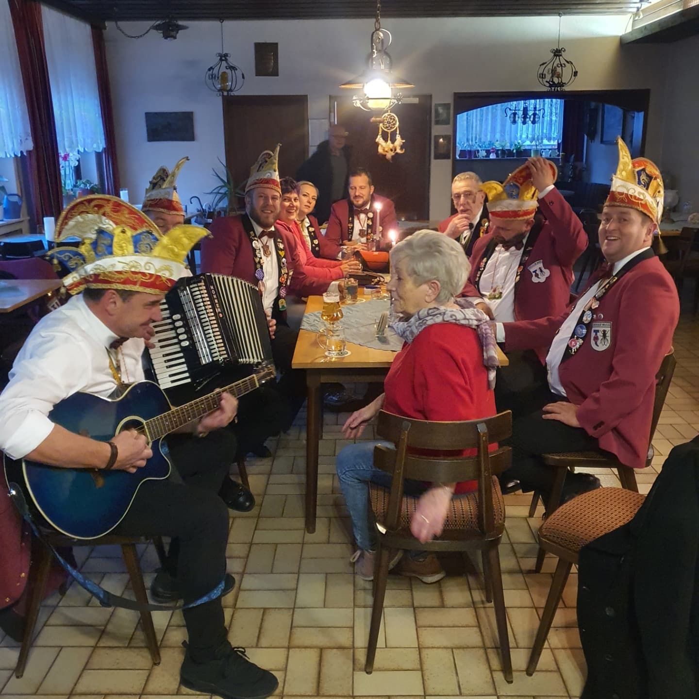 Auf unserer Tour sind wir auch bei der Traube vorbeigekommen. Elke, die gute Seele, verköstigt uns mit ausreichend erfrischenden Getränken. 