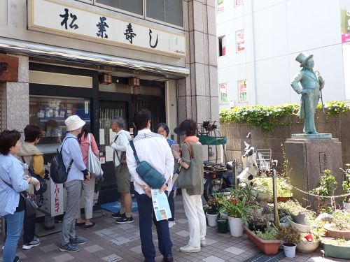 美空ひばりブロンズ像