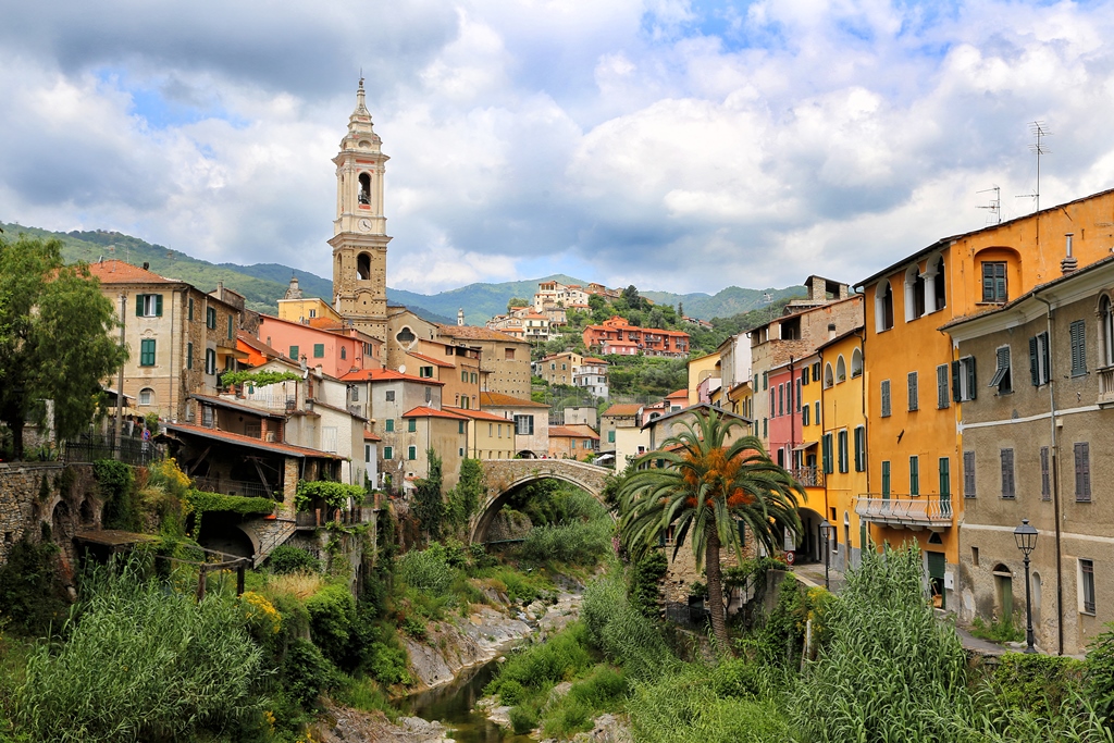 Dolcedo - bunte Häuser und eine Olivenmühle