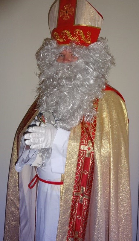 Nikolaus ist ein lieber und frommer Mann. Gerne segnet er jedes Kind.